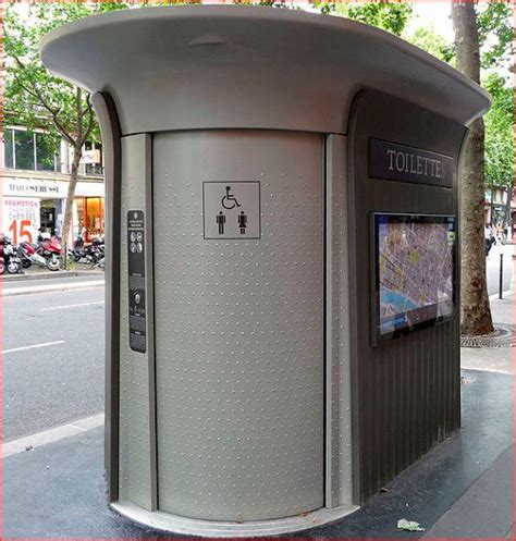 toilets in paris.